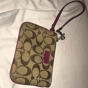 100% coach wristlet !